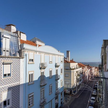 Classic Topfloor Apartment By Lovelystay Lisbon Bagian luar foto