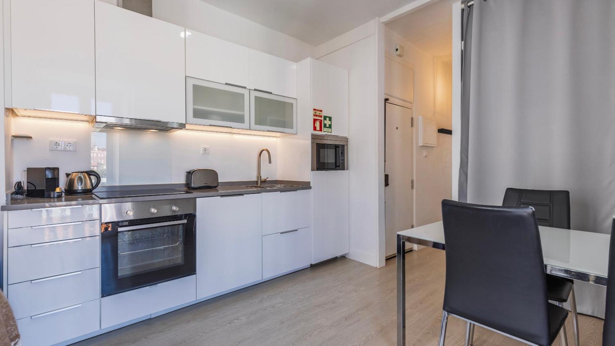 Classic Topfloor Apartment By Lovelystay Lisbon Bagian luar foto