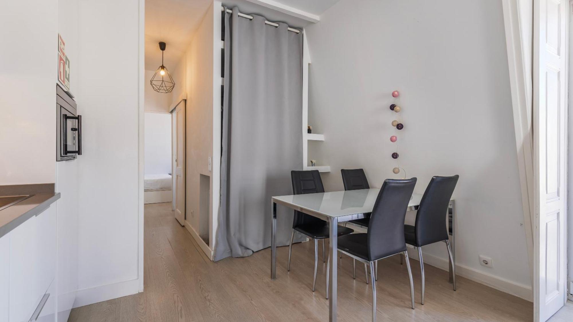 Classic Topfloor Apartment By Lovelystay Lisbon Bagian luar foto