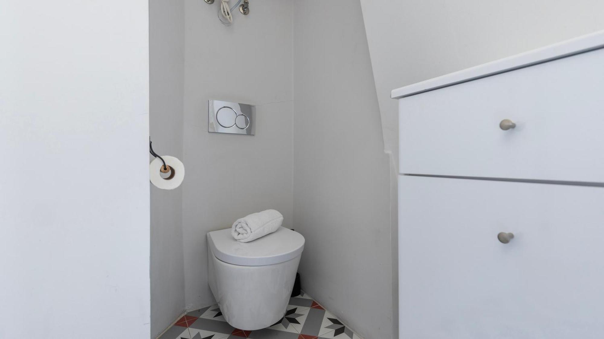 Classic Topfloor Apartment By Lovelystay Lisbon Bagian luar foto