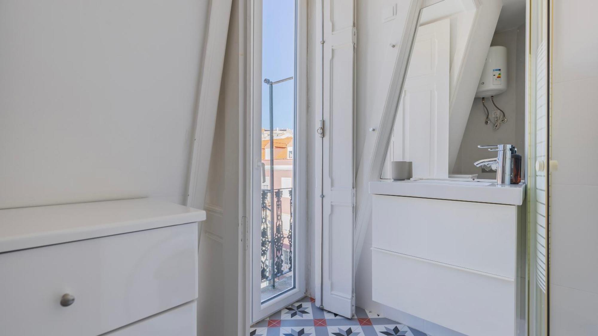 Classic Topfloor Apartment By Lovelystay Lisbon Bagian luar foto