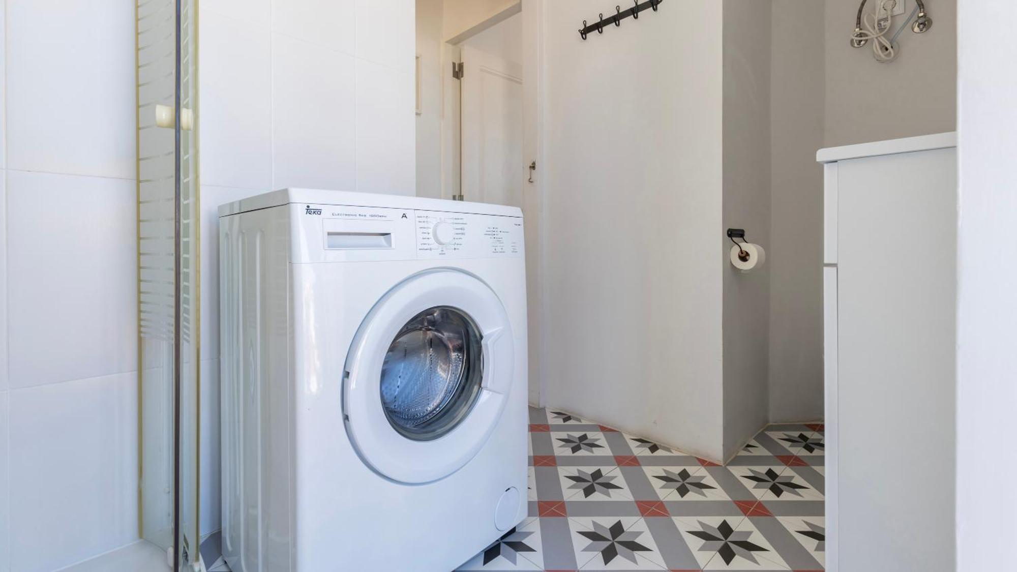 Classic Topfloor Apartment By Lovelystay Lisbon Bagian luar foto